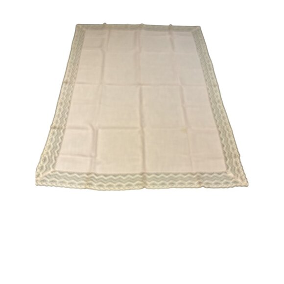 Pink Tablecloth Set With Lace Trim Includes 5 Napkins & 4 Small Napkins 47" x 65 - Picture 2 of 16